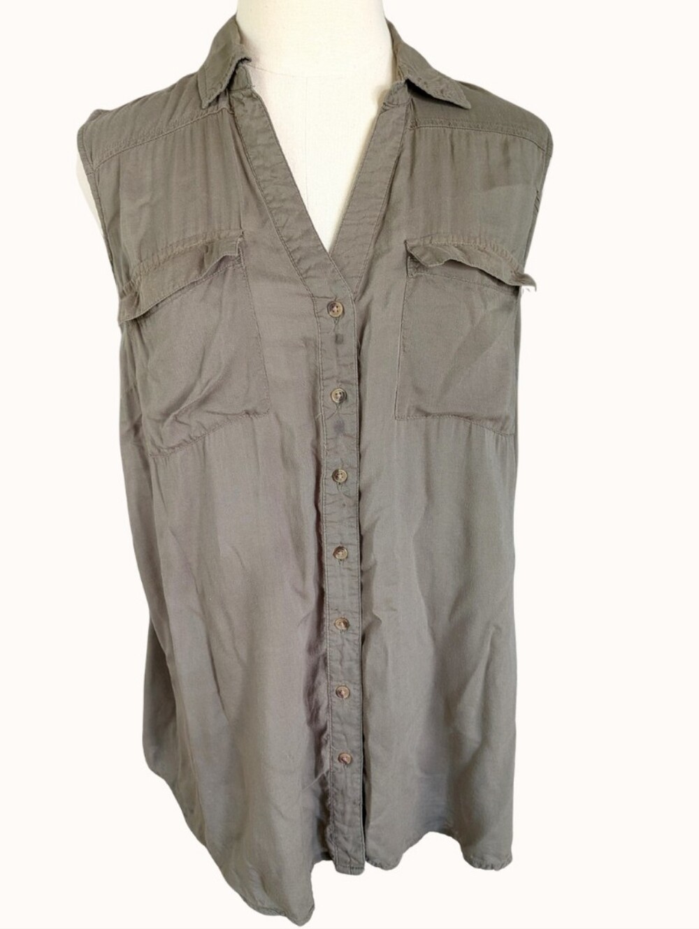 Liz Lange Maternity Olive Sleeveless Button-Down Utility Shirt size S